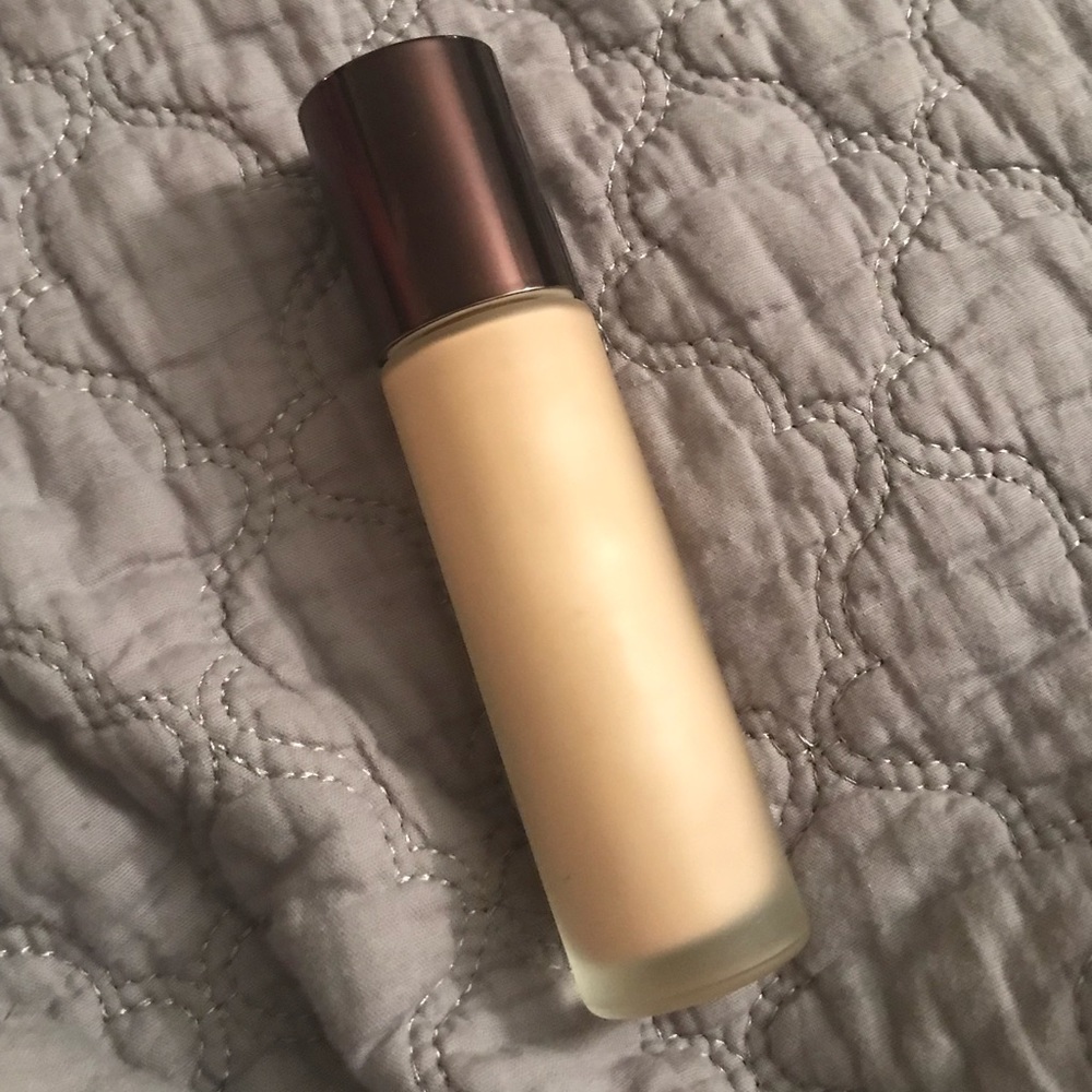 Becca Aqua Luminous Perfecting Foundation